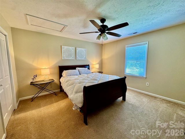 1688 Buffett Circle, Hickory, NC 28602
