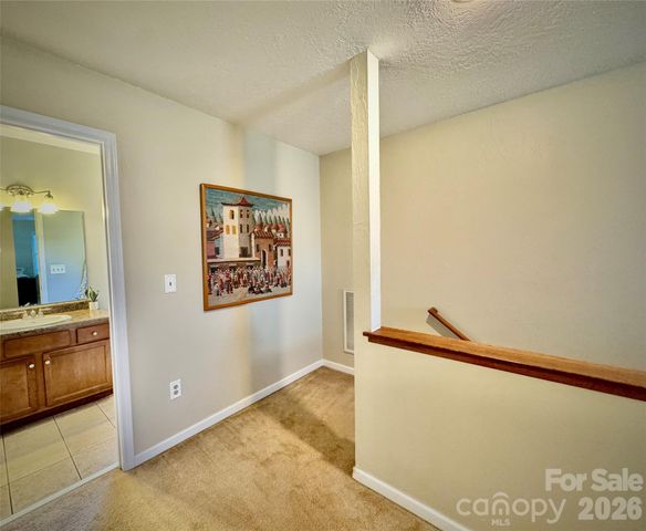 1688 Buffett Circle, Hickory, NC 28602