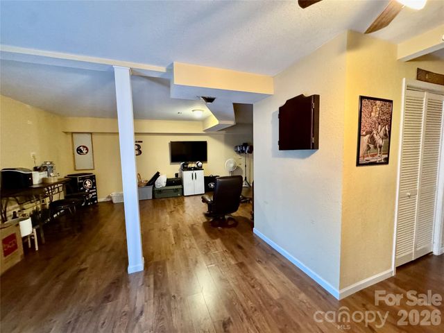 1688 Buffett Circle, Hickory, NC 28602
