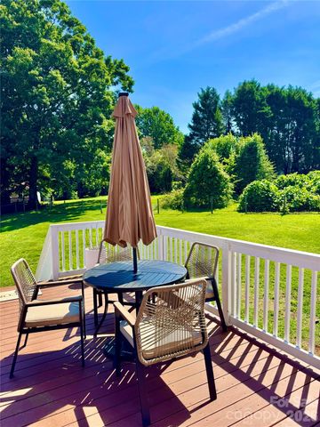 1688 Buffett Circle, Hickory, NC 28602