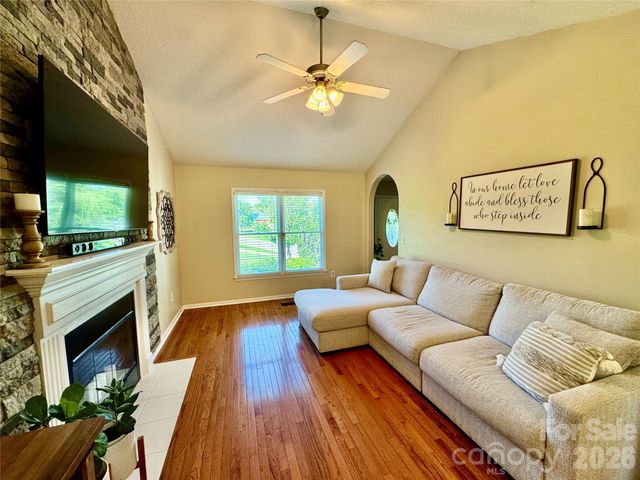 1688 Buffett Circle, Hickory, NC 28602