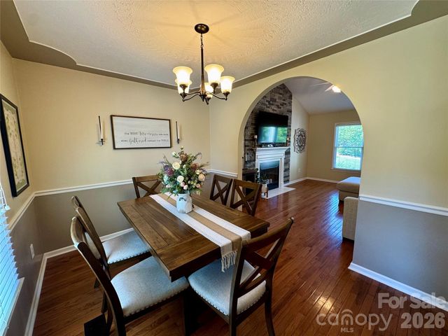 1688 Buffett Circle, Hickory, NC 28602
