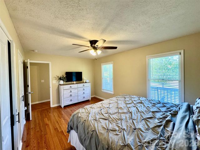 1688 Buffett Circle, Hickory, NC 28602