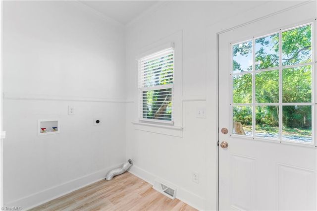 1112 W Webb Avenue, Burlington, NC 27217