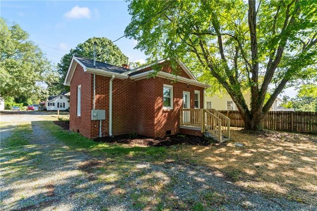 1112 W Webb Avenue, Burlington, NC 27217