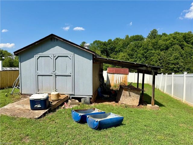 1001 Byrds Curve Road, Elkin, NC 28621