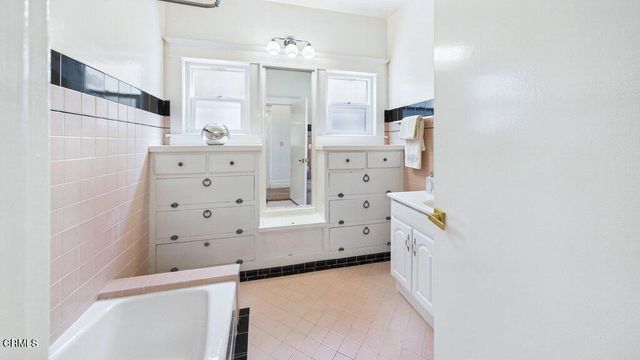 1232 N El Centro Avenue, Los Angeles, CA 90038