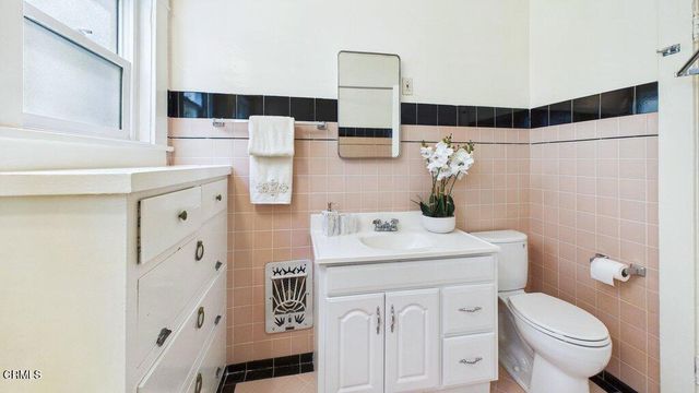 1232 N El Centro Avenue, Los Angeles, CA 90038