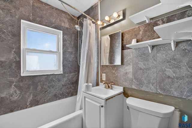 536 S Glendale Ave Avenue, Sioux Falls, SD 57104