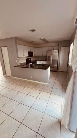 4735 SW 14th St, Deerfield Beach, FL 33442