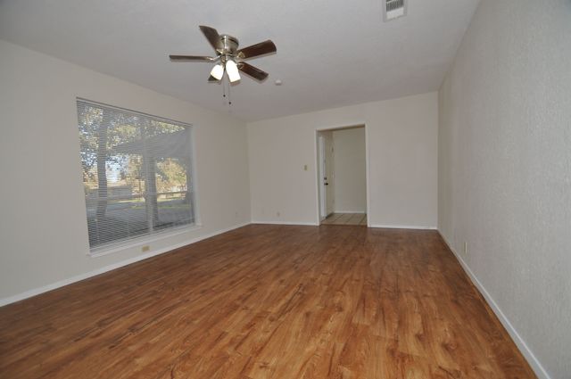 2610 W Highland Drive, Granbury, TX 76049