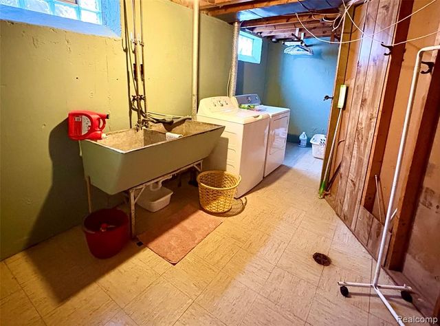 1618 Detroit Avenue, Lincoln Park, MI 48146