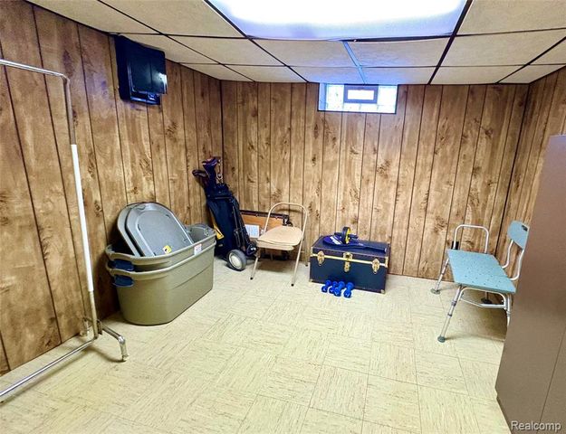 1618 Detroit Avenue, Lincoln Park, MI 48146