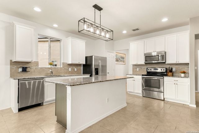 7402 Derby Vis, Selma, TX 78154