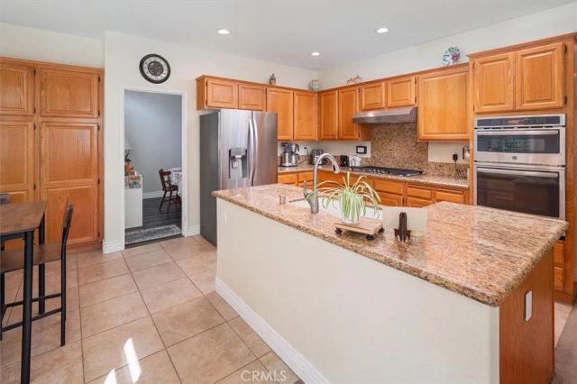 27500 Berkshire Hills, Valencia, CA 91354