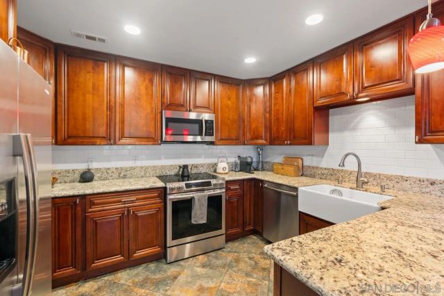 6960 Caminito Curva, San Diego, CA 92119
