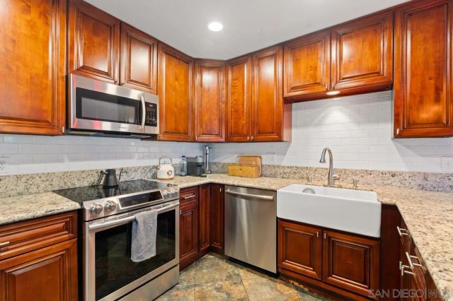 6960 Caminito Curva, San Diego, CA 92119