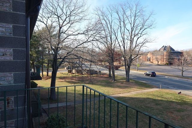 502 Oak St 12, Brockton, MA 02301