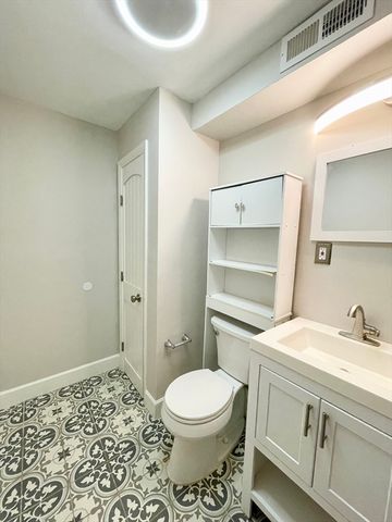 502 Oak St 12, Brockton, MA 02301