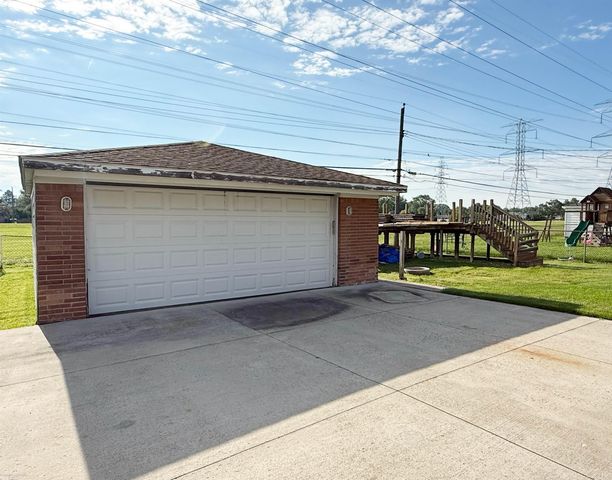 27514 Palomino Street, Warren, MI 48093