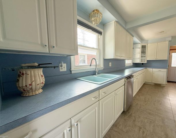 27514 Palomino Street, Warren, MI 48093