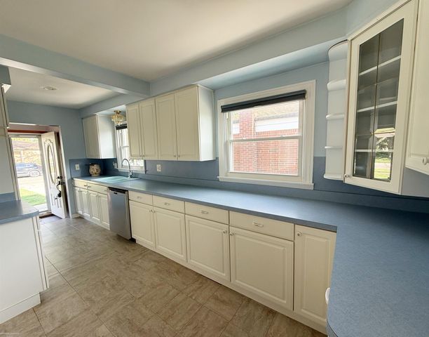 27514 Palomino Street, Warren, MI 48093