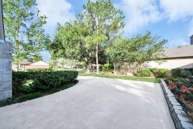 2623 Sugar Mill Drive, Sugar Land, TX 77479