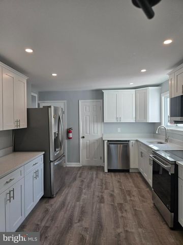 14 HILLMAN AVE, Ewing, NJ 08638