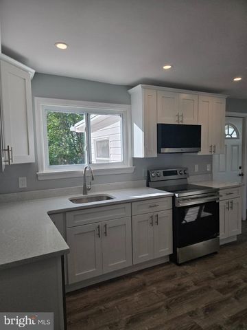 14 HILLMAN AVE, Ewing, NJ 08638