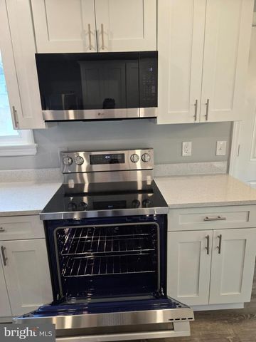14 HILLMAN AVE, Ewing, NJ 08638