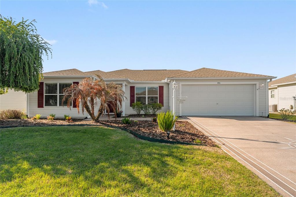 Image 2 of property listing at 771 FENWICK LOOP, The Villages, FL 32163