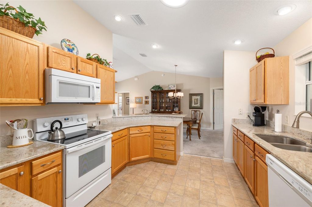 Image 22 of property listing at 771 FENWICK LOOP, The Villages, FL 32163