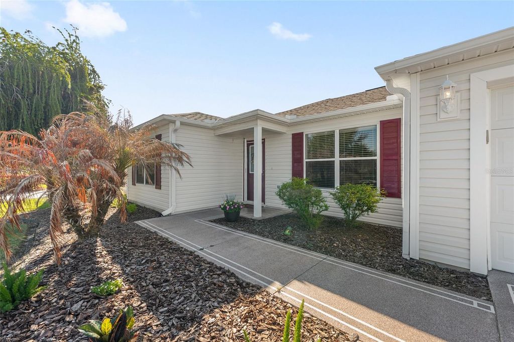 Image 4 of property listing at 771 FENWICK LOOP, The Villages, FL 32163