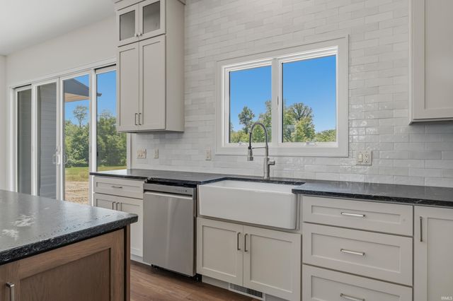 10419 Chestnut Creek Boulevard, Fort Wayne, IN 46814