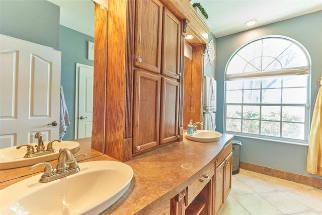 9302 HERITAGE OAK COURT, Tampa, FL 33647