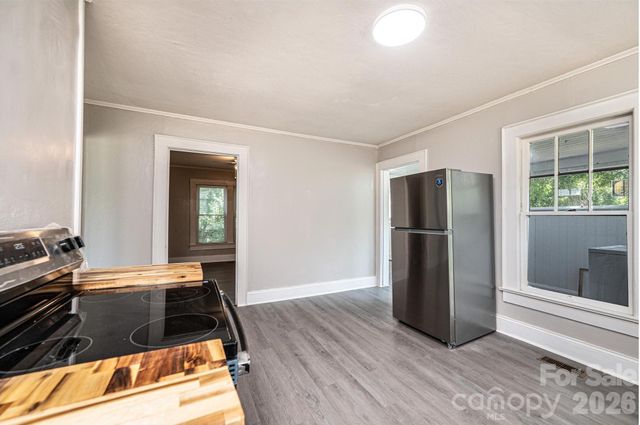 423 N Davis Avenue, Newton, NC 28658