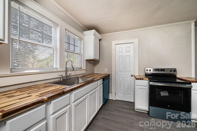 423 N Davis Avenue, Newton, NC 28658