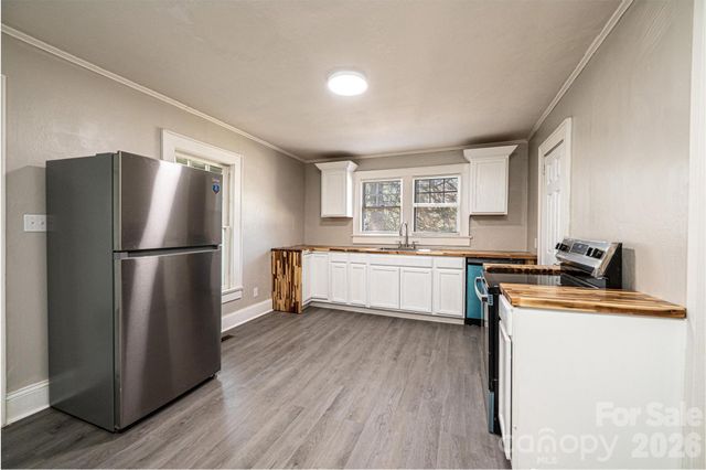 423 N Davis Avenue, Newton, NC 28658