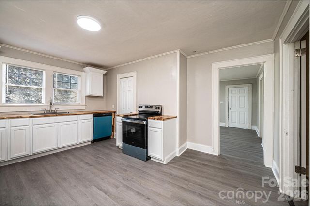 423 N Davis Avenue, Newton, NC 28658