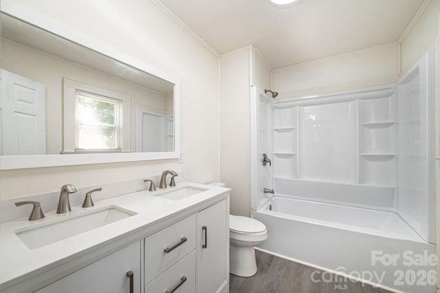423 N Davis Avenue, Newton, NC 28658