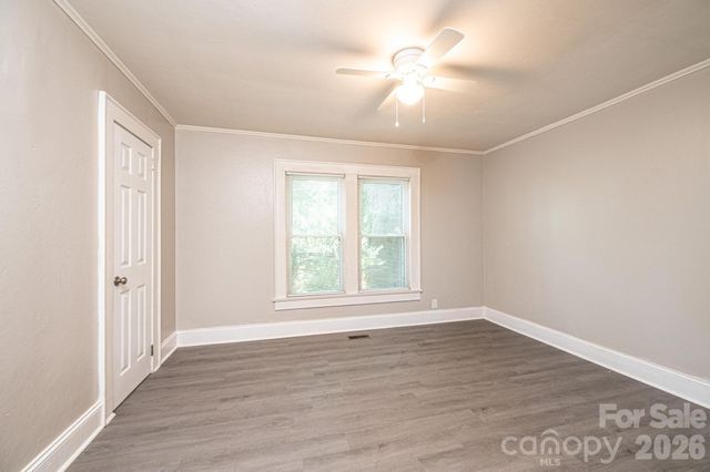 423 N Davis Avenue, Newton, NC 28658