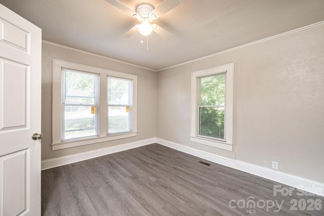 423 N Davis Avenue, Newton, NC 28658