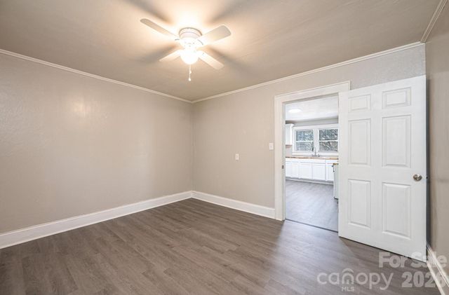 423 N Davis Avenue, Newton, NC 28658