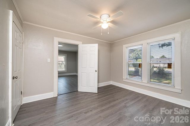 423 N Davis Avenue, Newton, NC 28658