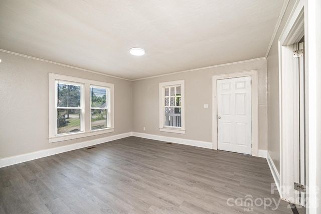423 N Davis Avenue, Newton, NC 28658