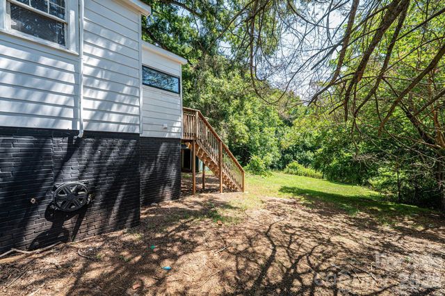 423 N Davis Avenue, Newton, NC 28658