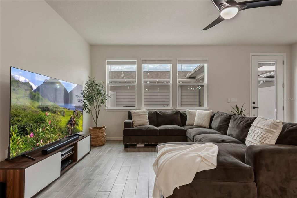 Image 20 of property listing at 14390 ORCHID ISLAND DRIVE, Orlando, FL 32827