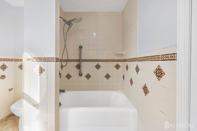 21 Henry Street, Freehold, NJ 07728