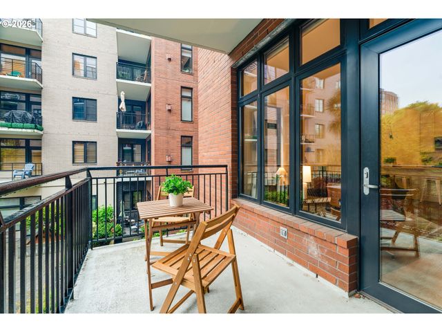 1030 Nw JOHNSON St 201, Portland, OR 97209