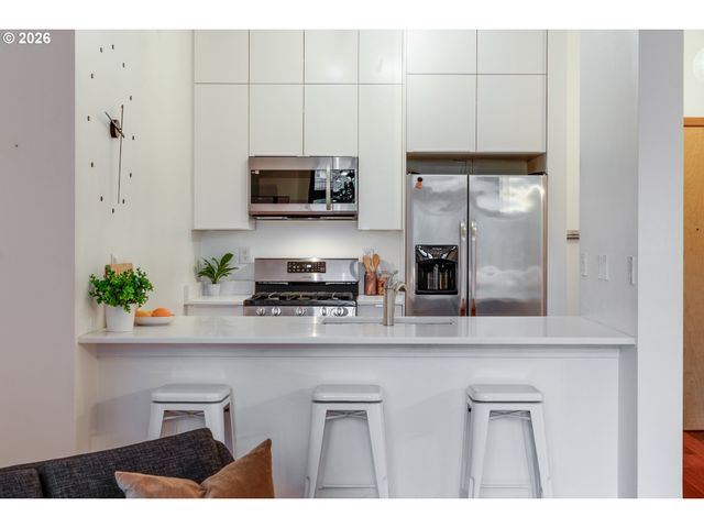 1030 Nw JOHNSON St 201, Portland, OR 97209